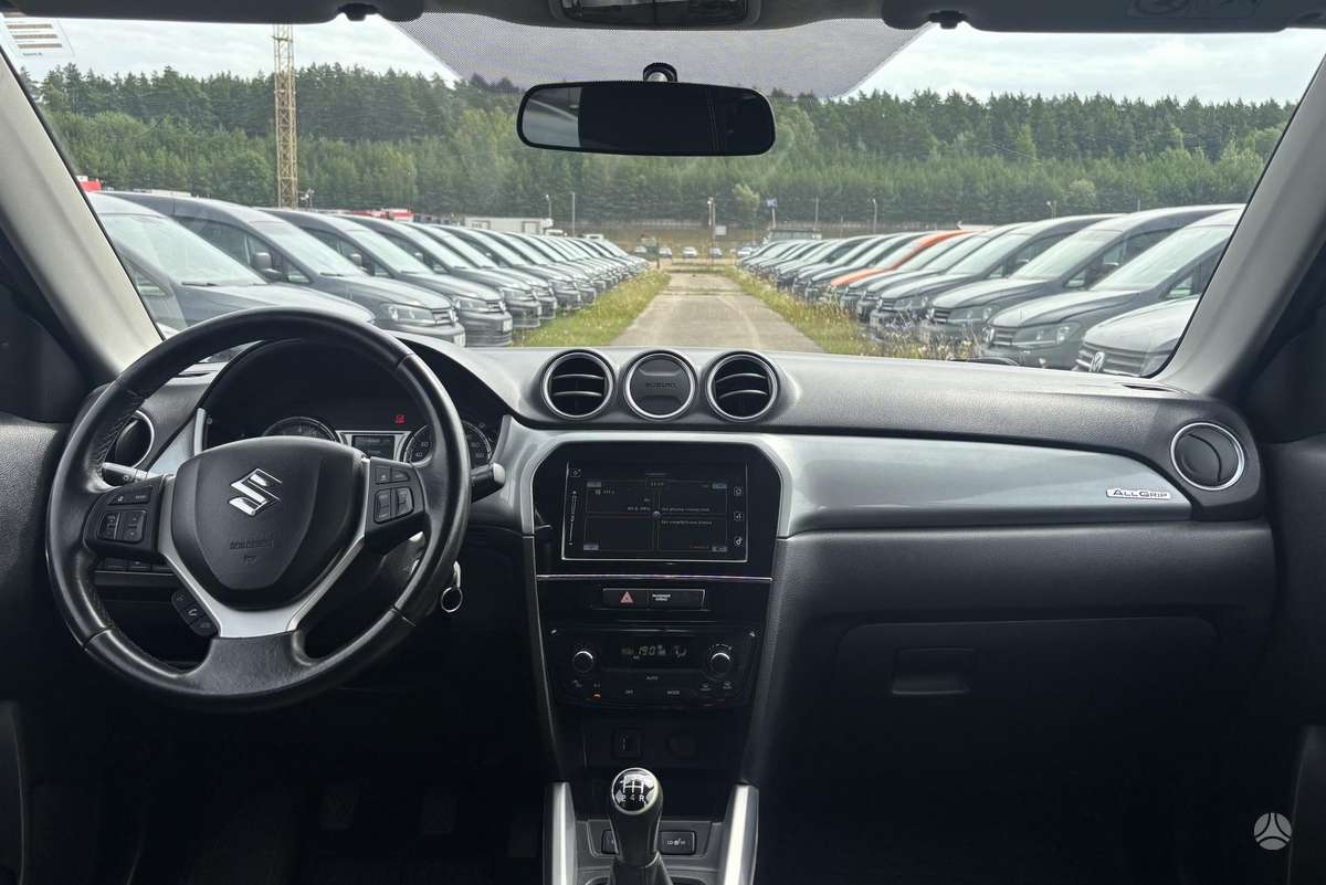 Suzuki Vitara, 1.6 l., off-road / crossover