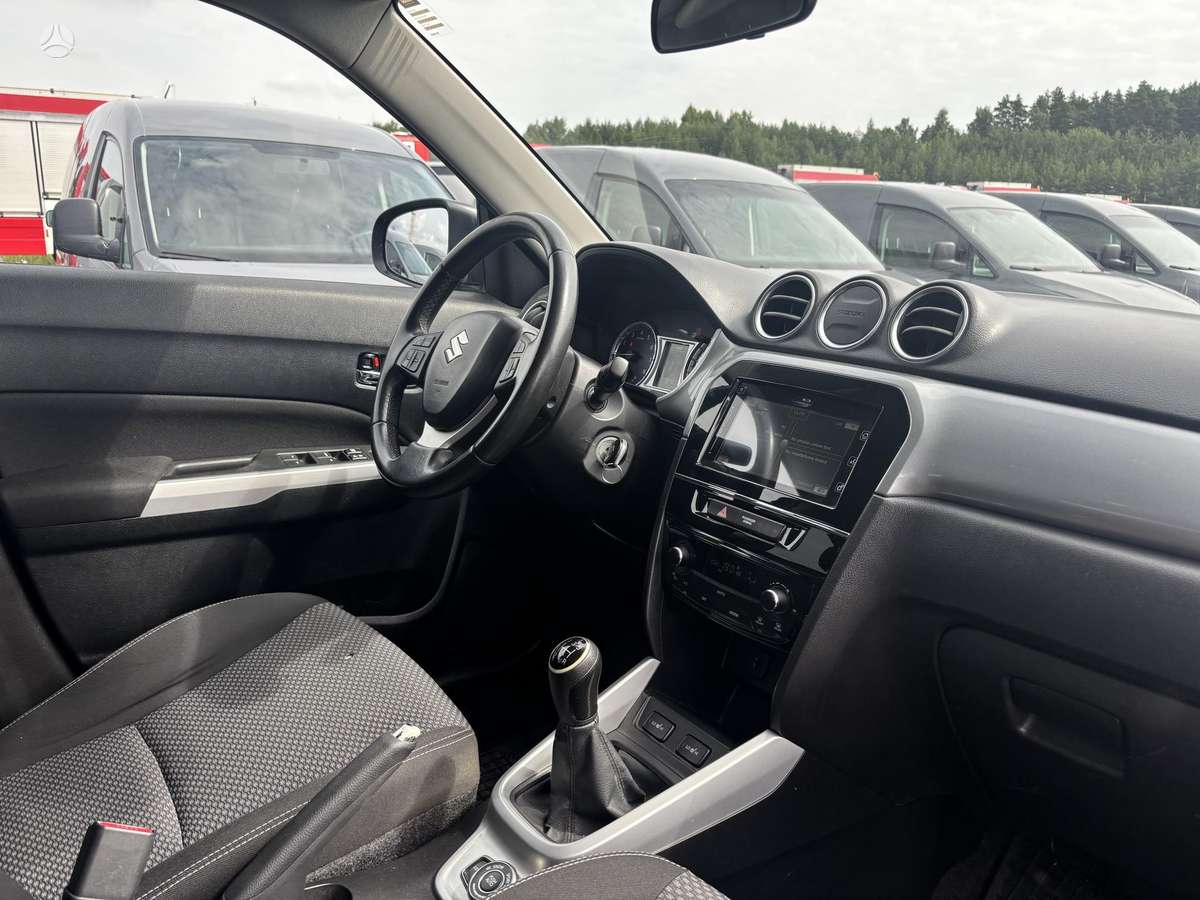 Suzuki Vitara, 1.6 l., off-road / crossover