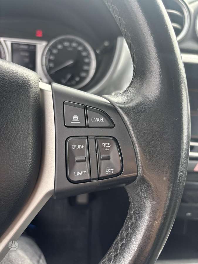 Suzuki Vitara, 1.6 l., off-road / crossover