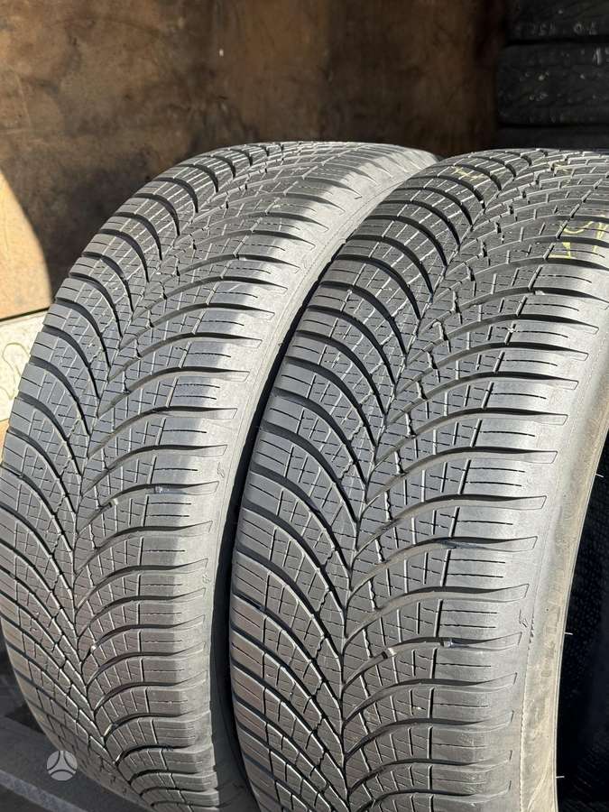 Goodyear Vector 4seasons, всесезонные 215/45 R17