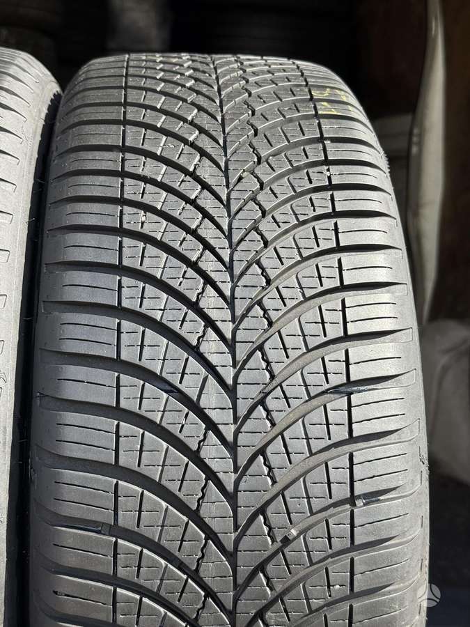 Goodyear Vector 4seasons, всесезонные 215/45 R17