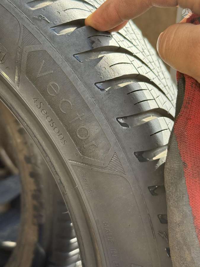 Goodyear Vector 4seasons, всесезонные 215/45 R17