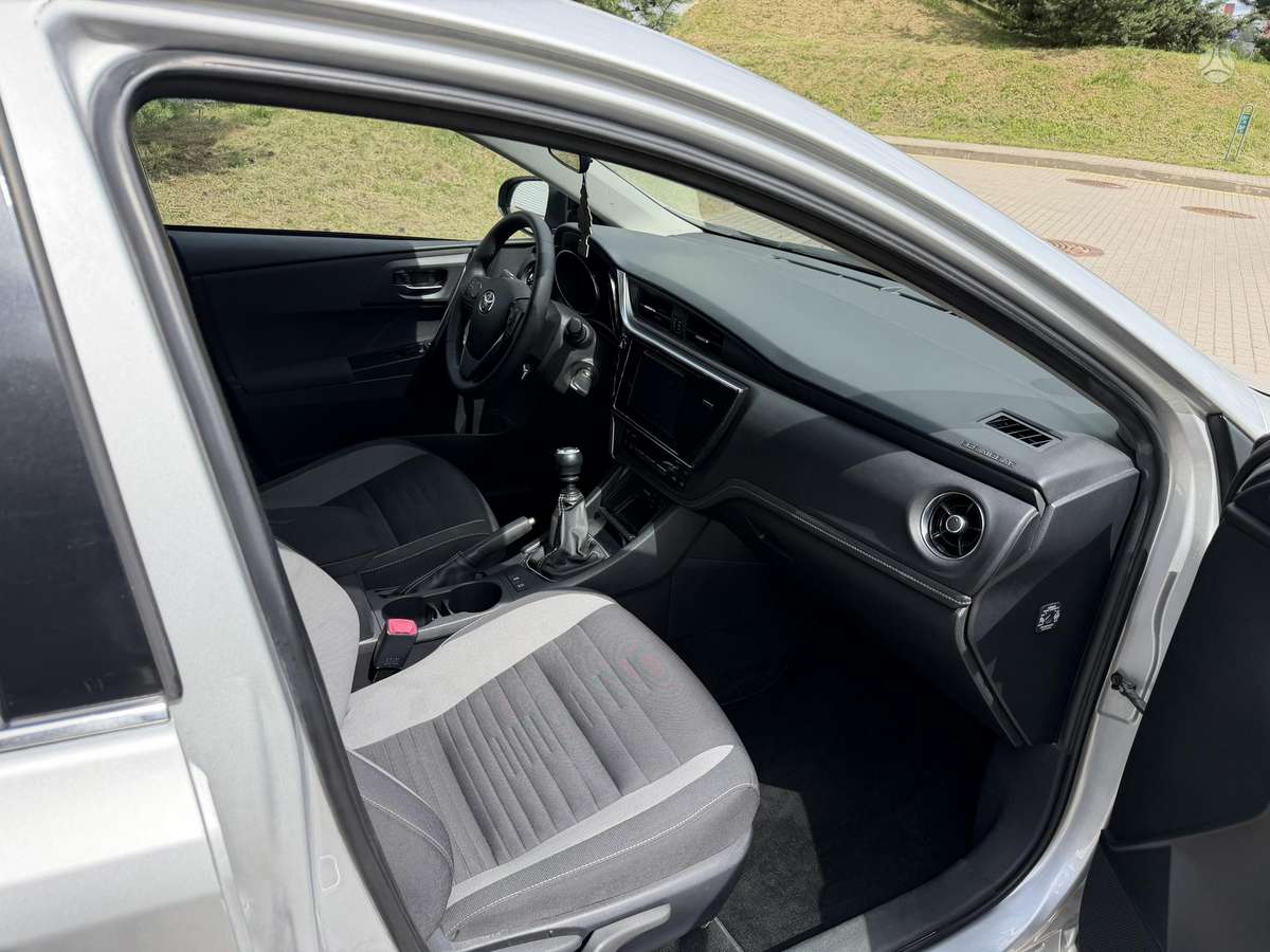 Toyota Auris, 1.6 l., hatchback