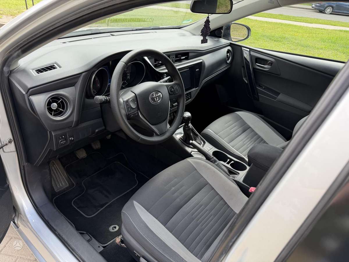 Toyota Auris, 1.6 l., hatchback