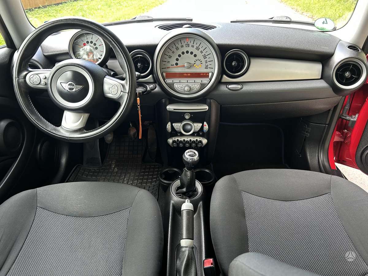Mini Cooper, 1.6 l., hatchback