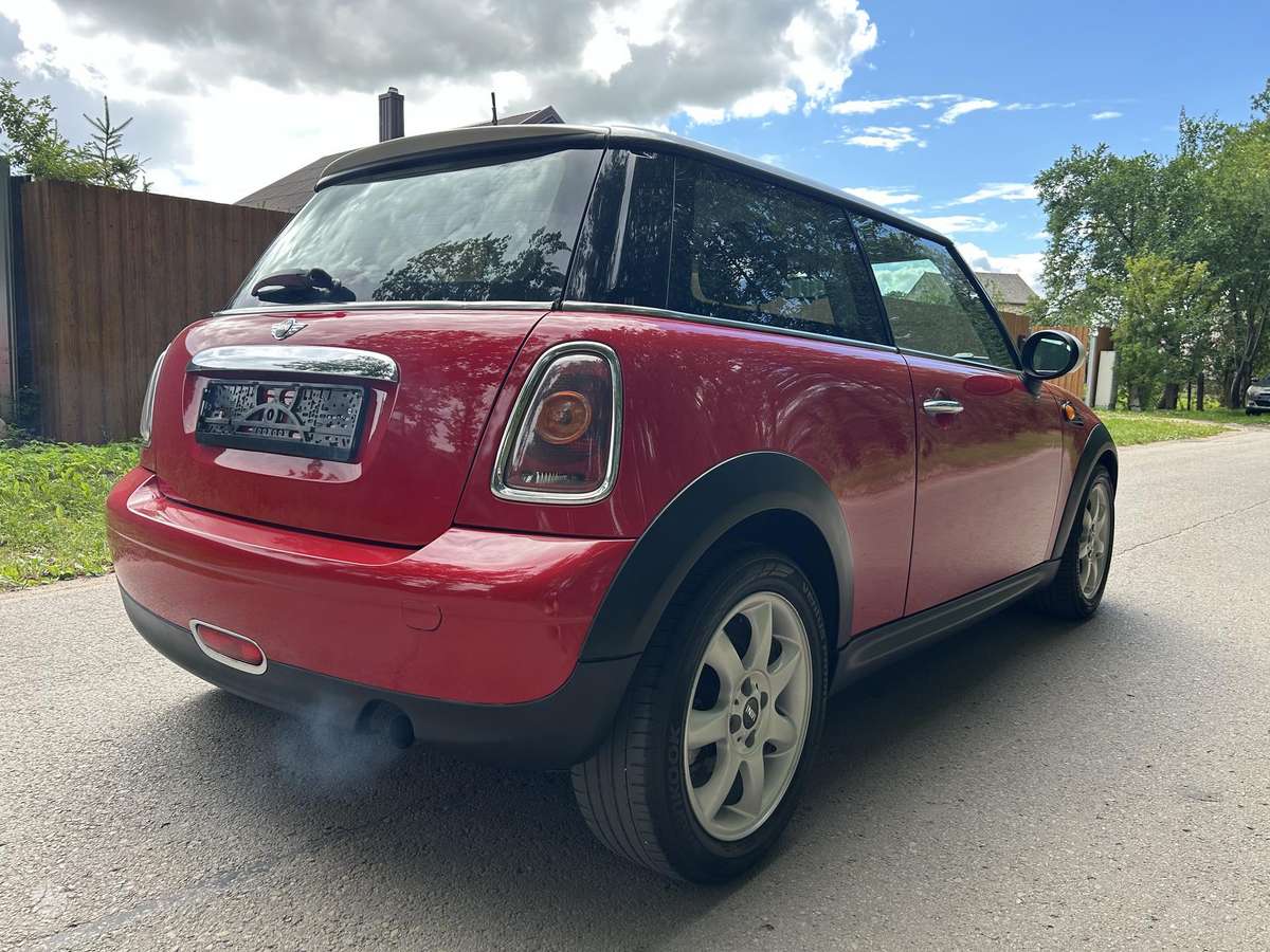 Mini Cooper, 1.6 l., hatchback