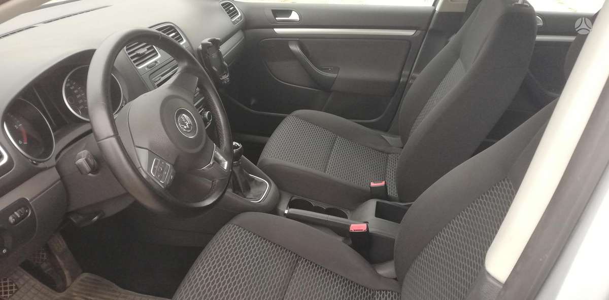 Volkswagen Golf - 6