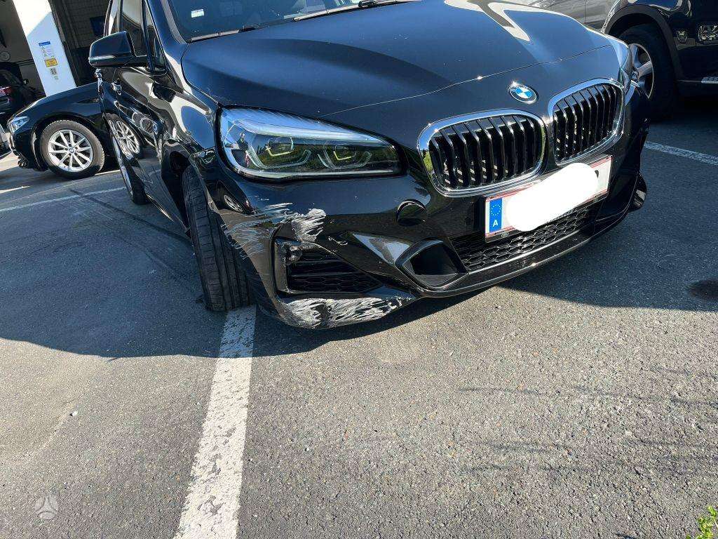 BMW 218, 2.0 l., hatchback