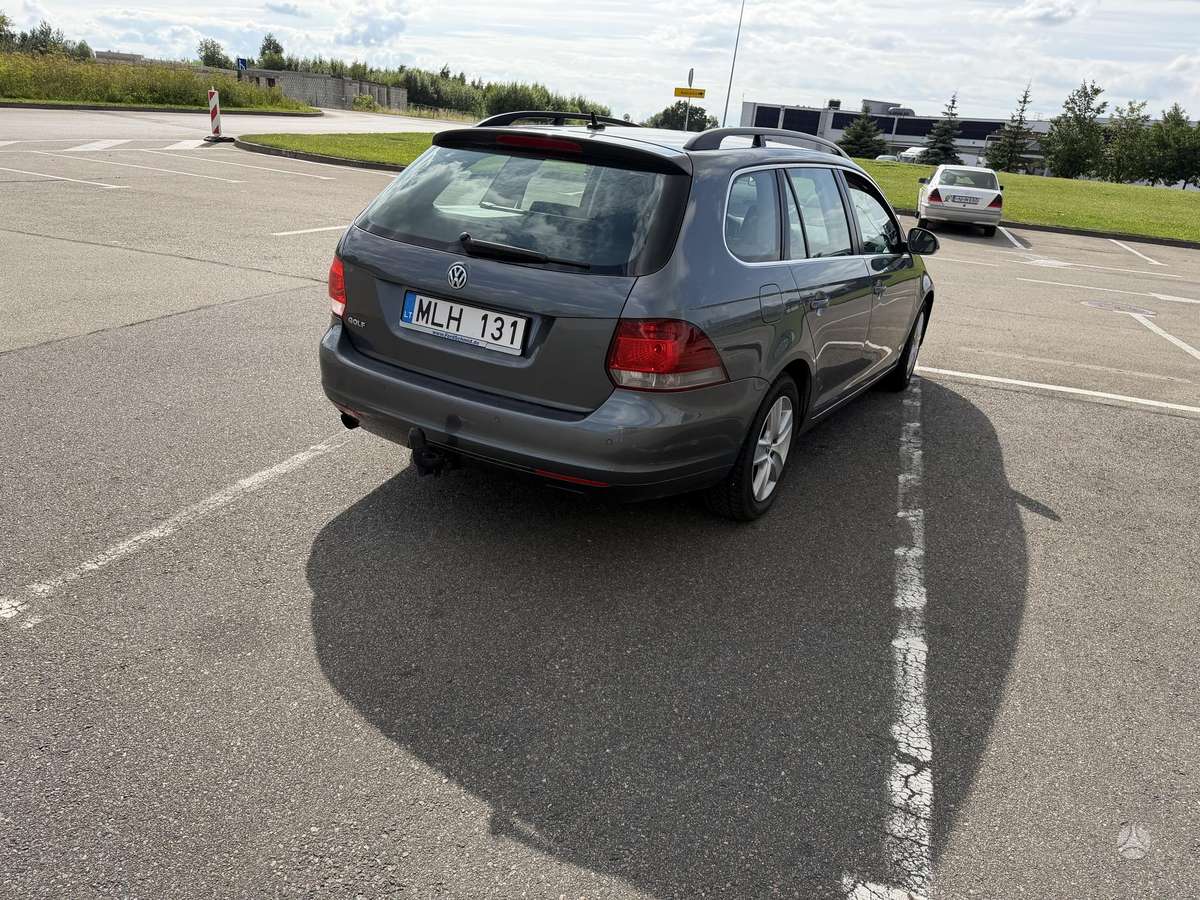 Volkswagen Golf - 6