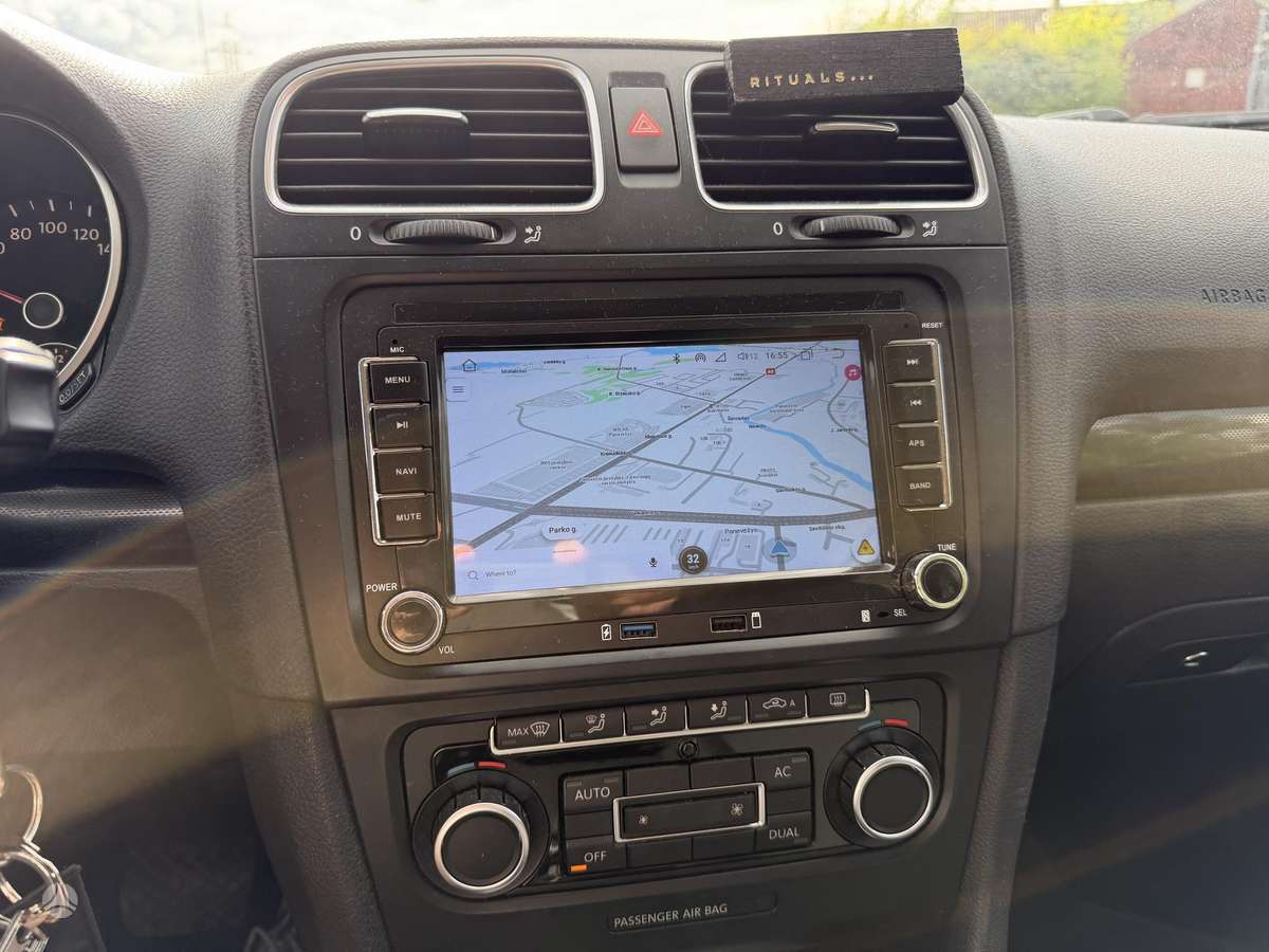 Volkswagen Golf - 8