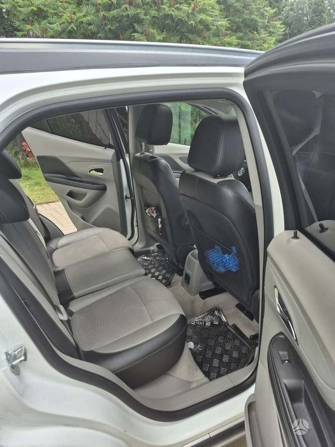Buick Encore, off-road / crossover