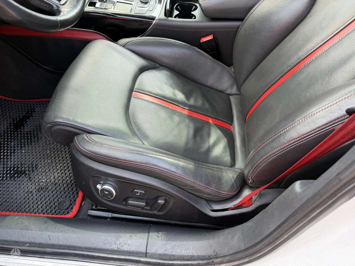 Audi A6 Salono nera