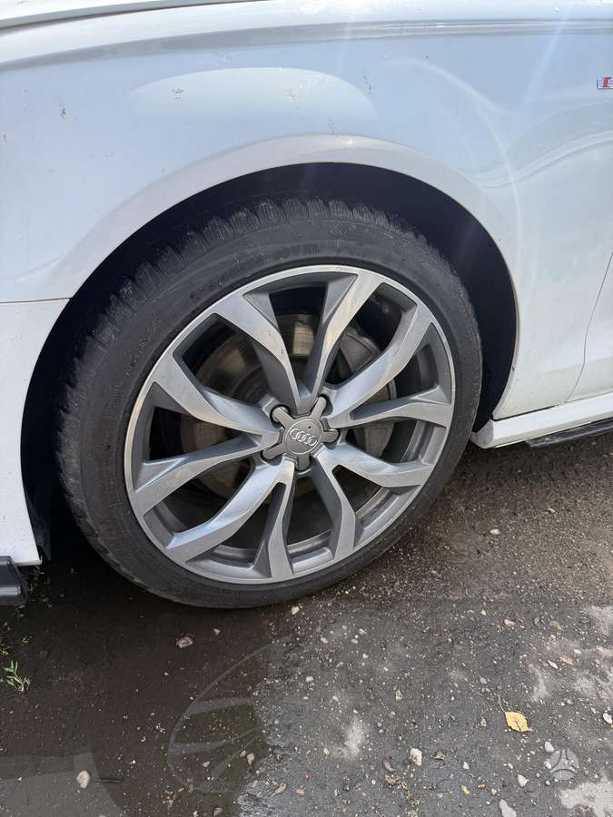 Audi A6 Salono nera