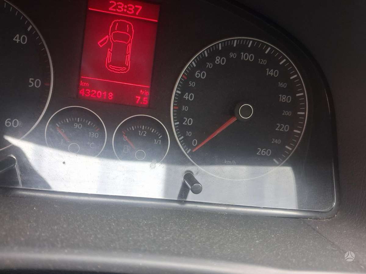 Volkswagen Touran - 4