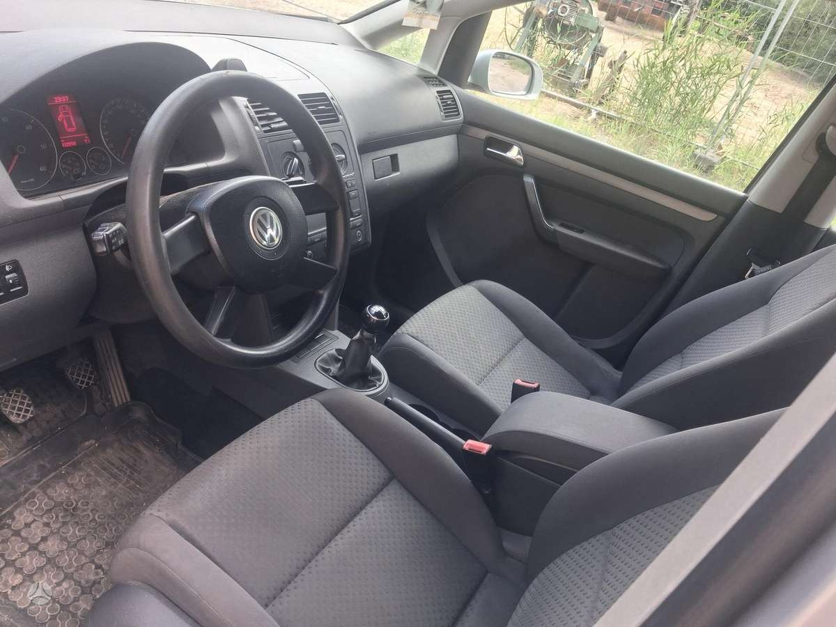 Volkswagen Touran - 5