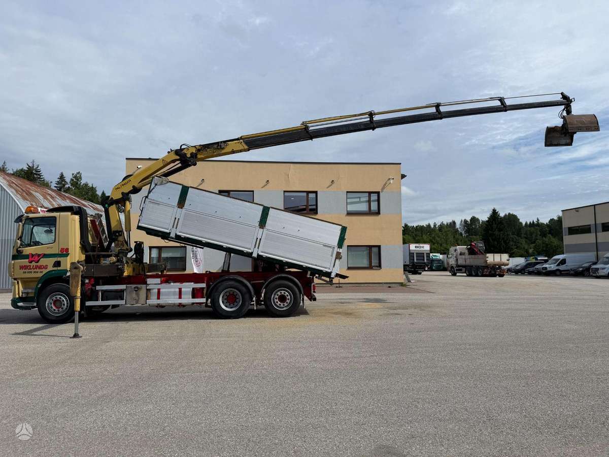 DAF CF370, savivarčiai su kranu