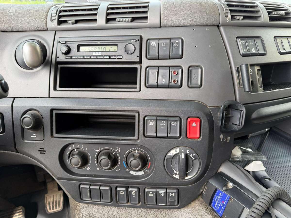 DAF CF370, самосвалы с краном