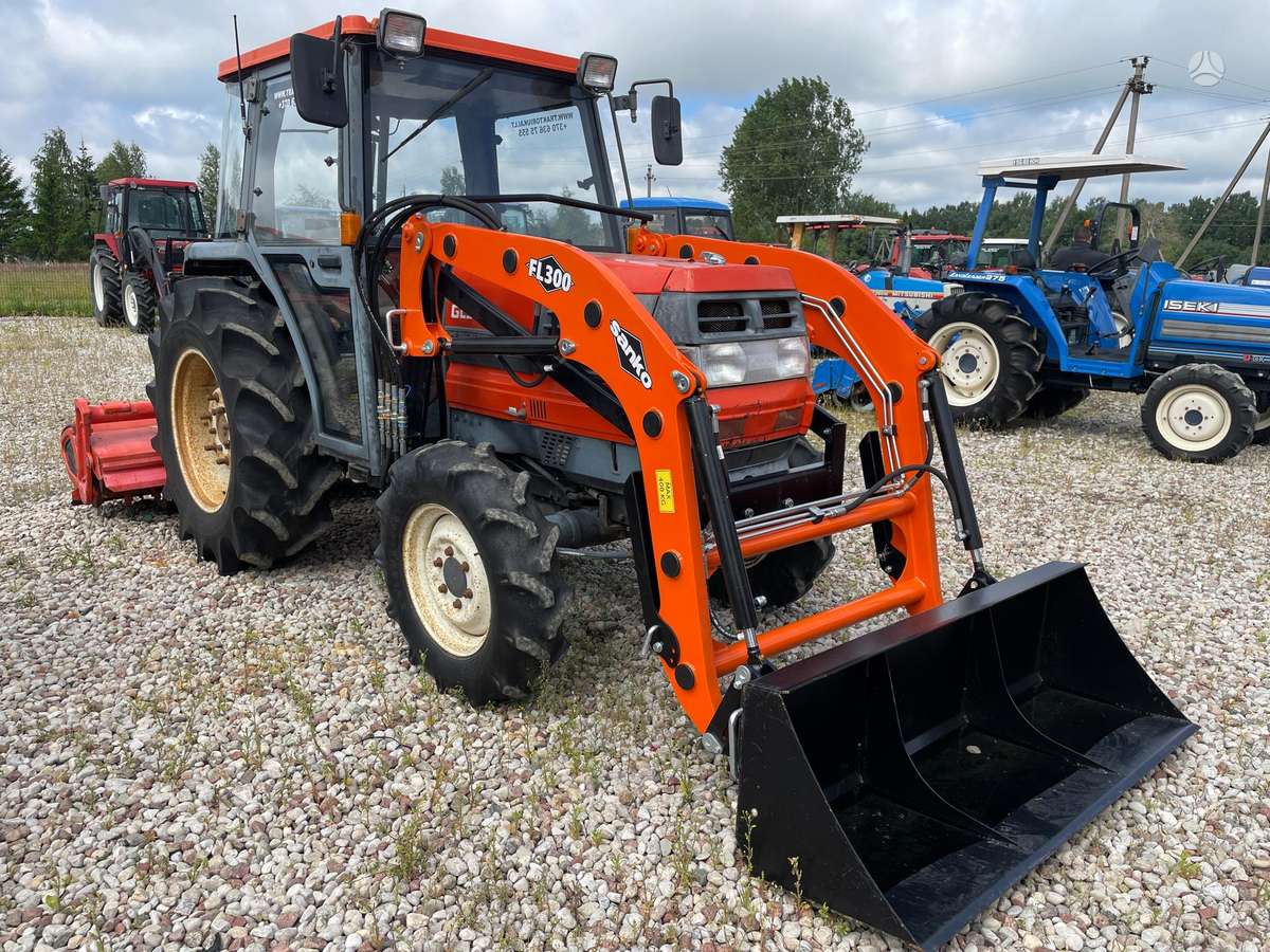 Kubota GL320, traktoriai