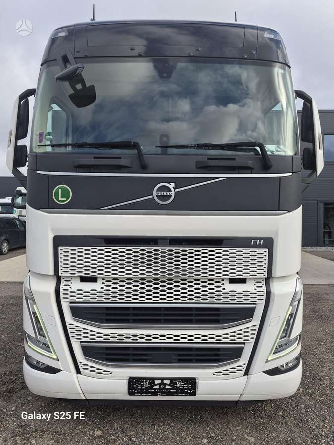 Volvo FH460 XL, double sleeper