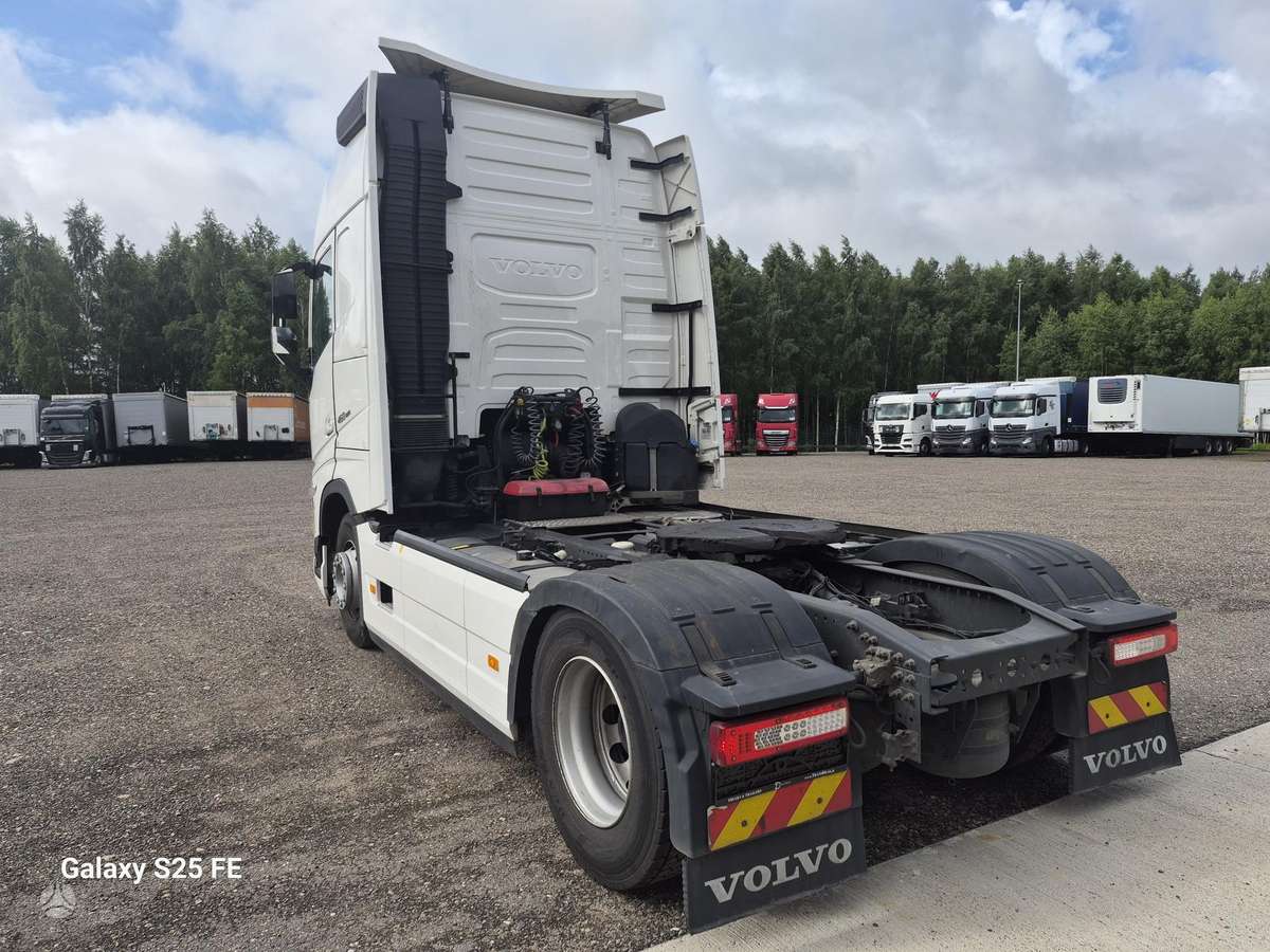 Volvo FH460 XL, double sleeper