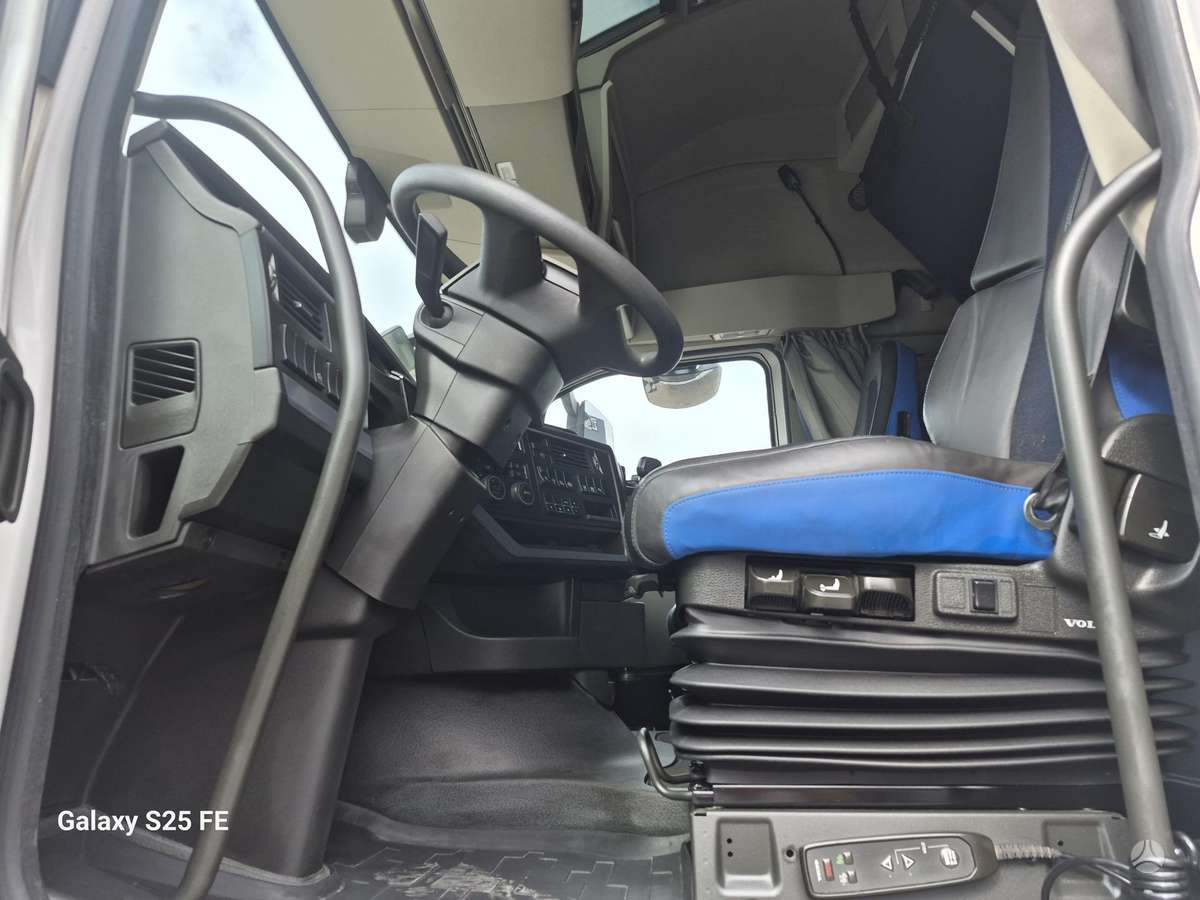 Volvo FH460 XL, double sleeper