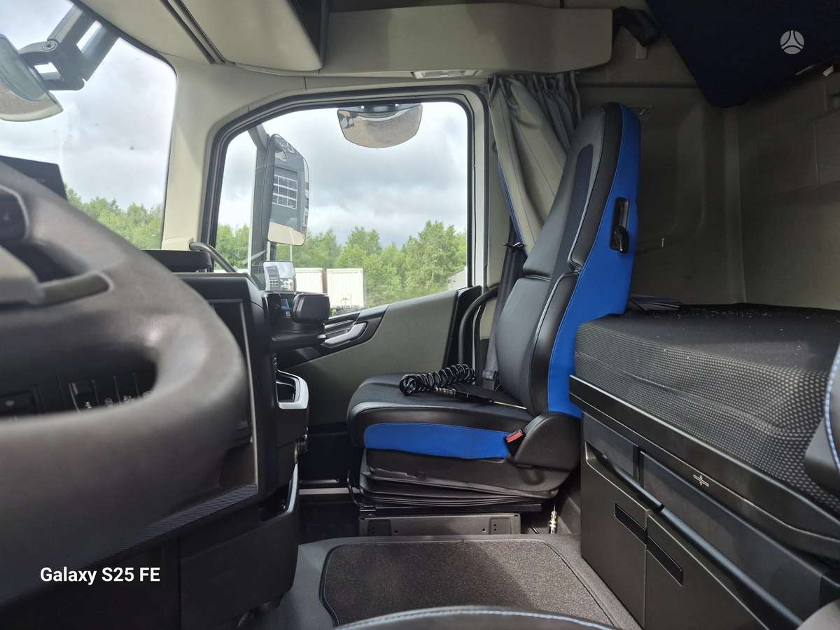 Volvo FH460 XL, double sleeper