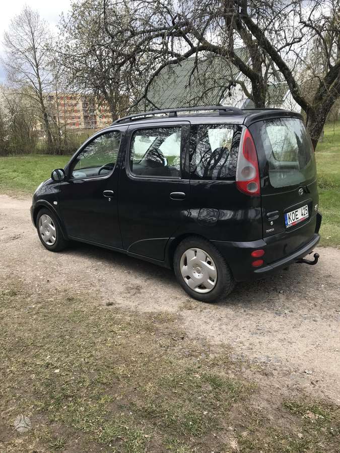 Toyota Yaris Verso - 2