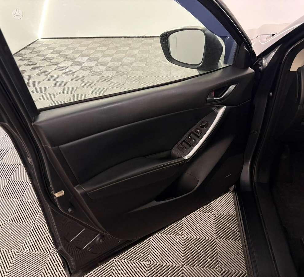 Mazda CX-5, 2.2 l., off-road / crossover