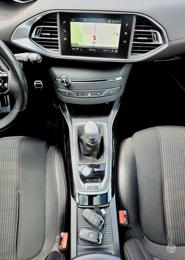 Peugeot 308, 1.2 l., hatchback