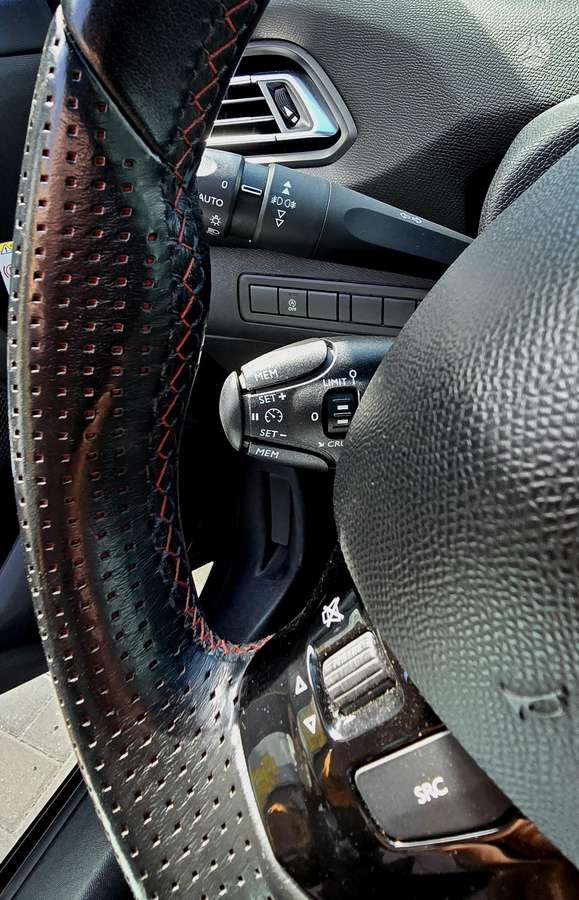 Peugeot 308, 1.2 l., hatchback