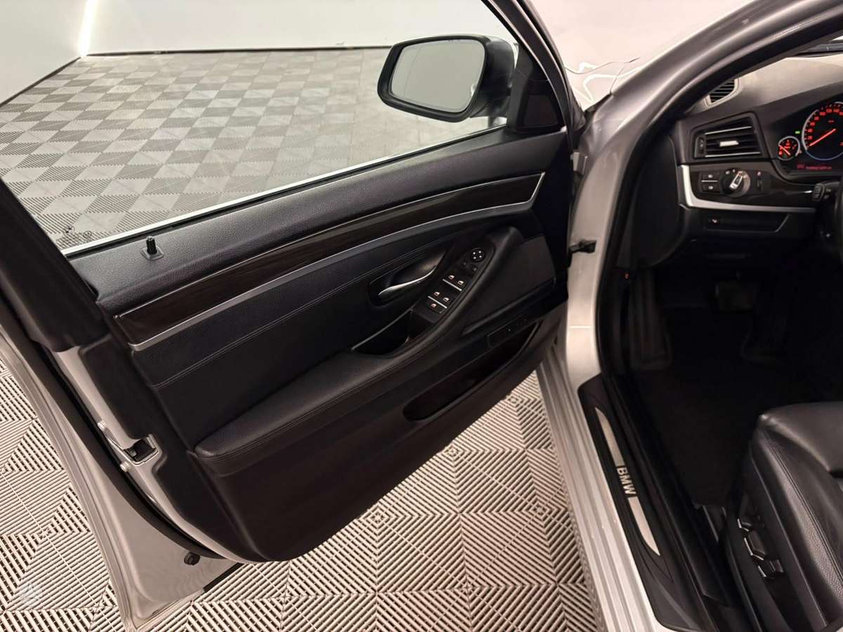 BMW 520, 2.0 l., Седан