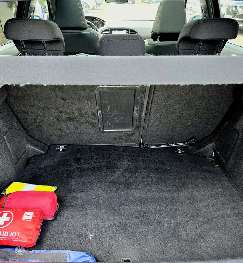 Peugeot 308, 1.2 l., hatchback