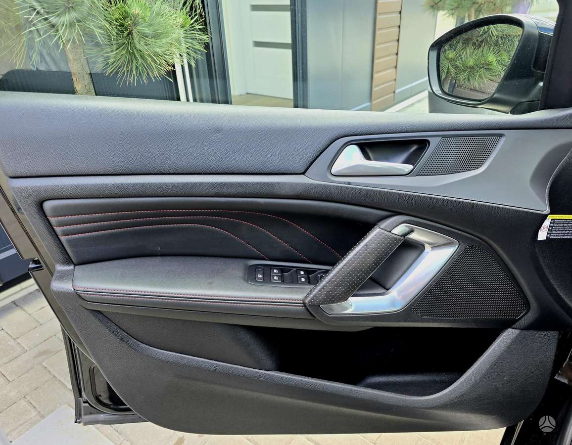 Peugeot 308, 1.2 l., hatchback