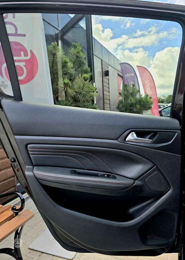 Peugeot 308, 1.2 l., hatchback
