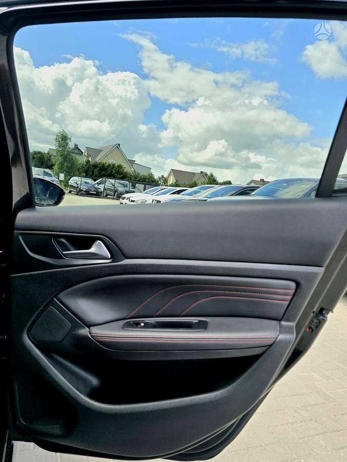 Peugeot 308, 1.2 l., hatchback