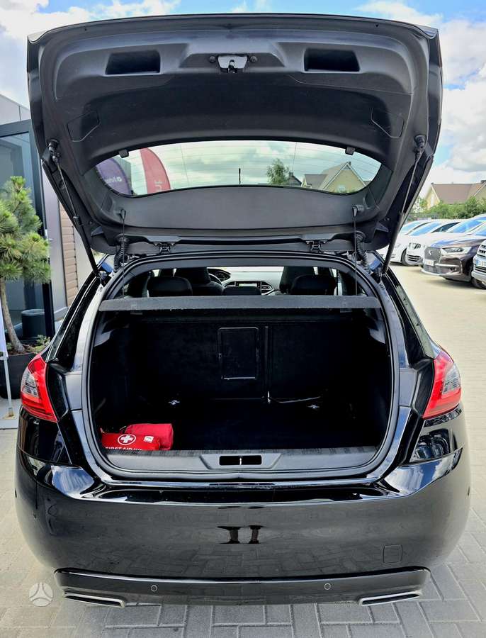Peugeot 308, 1.2 l., hatchback