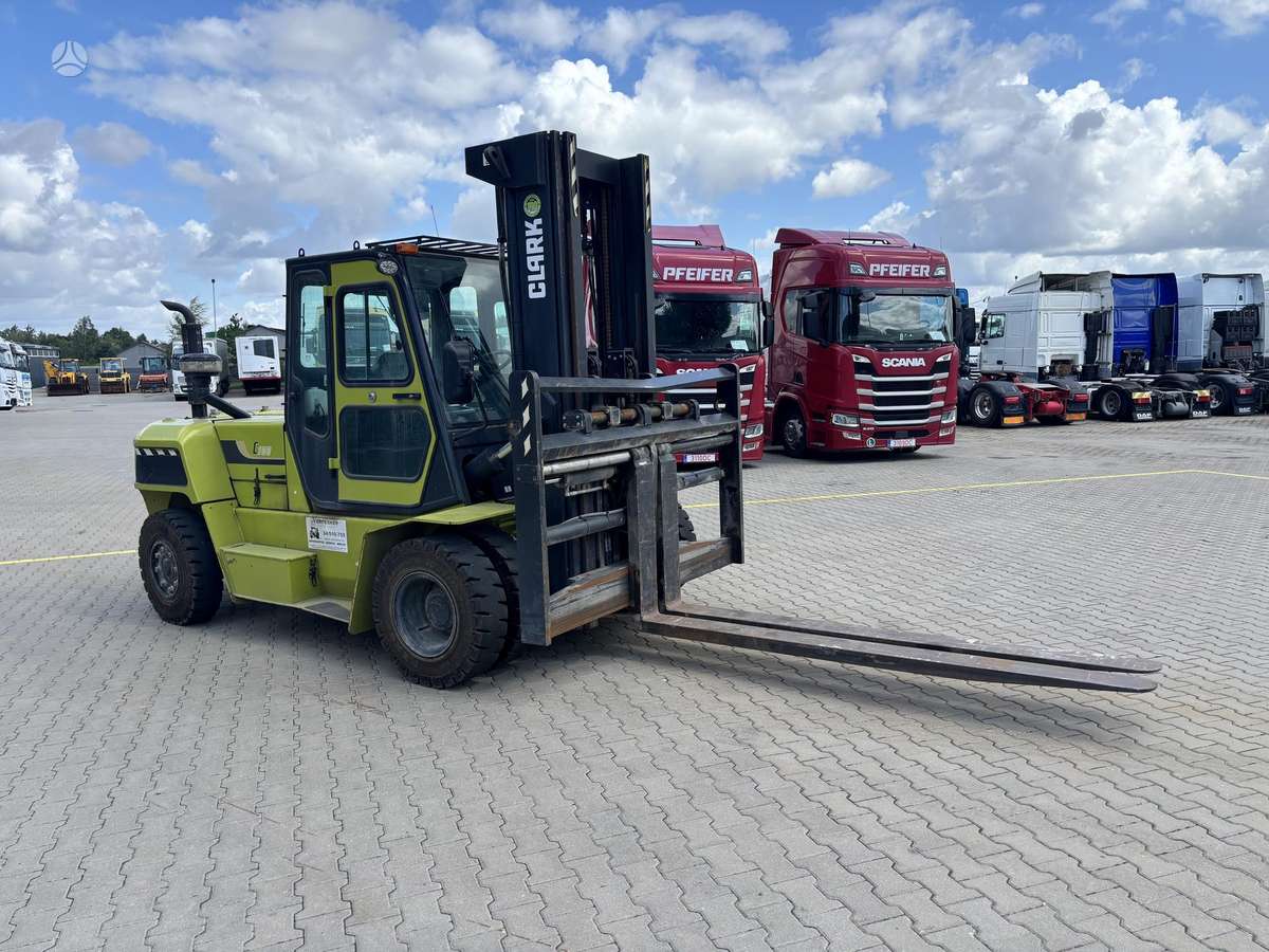Clark C100, forklifts