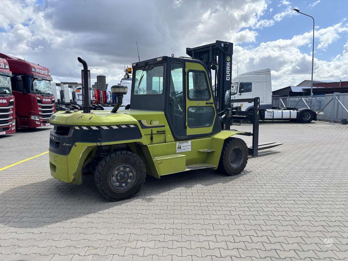 Clark C100, forklifts