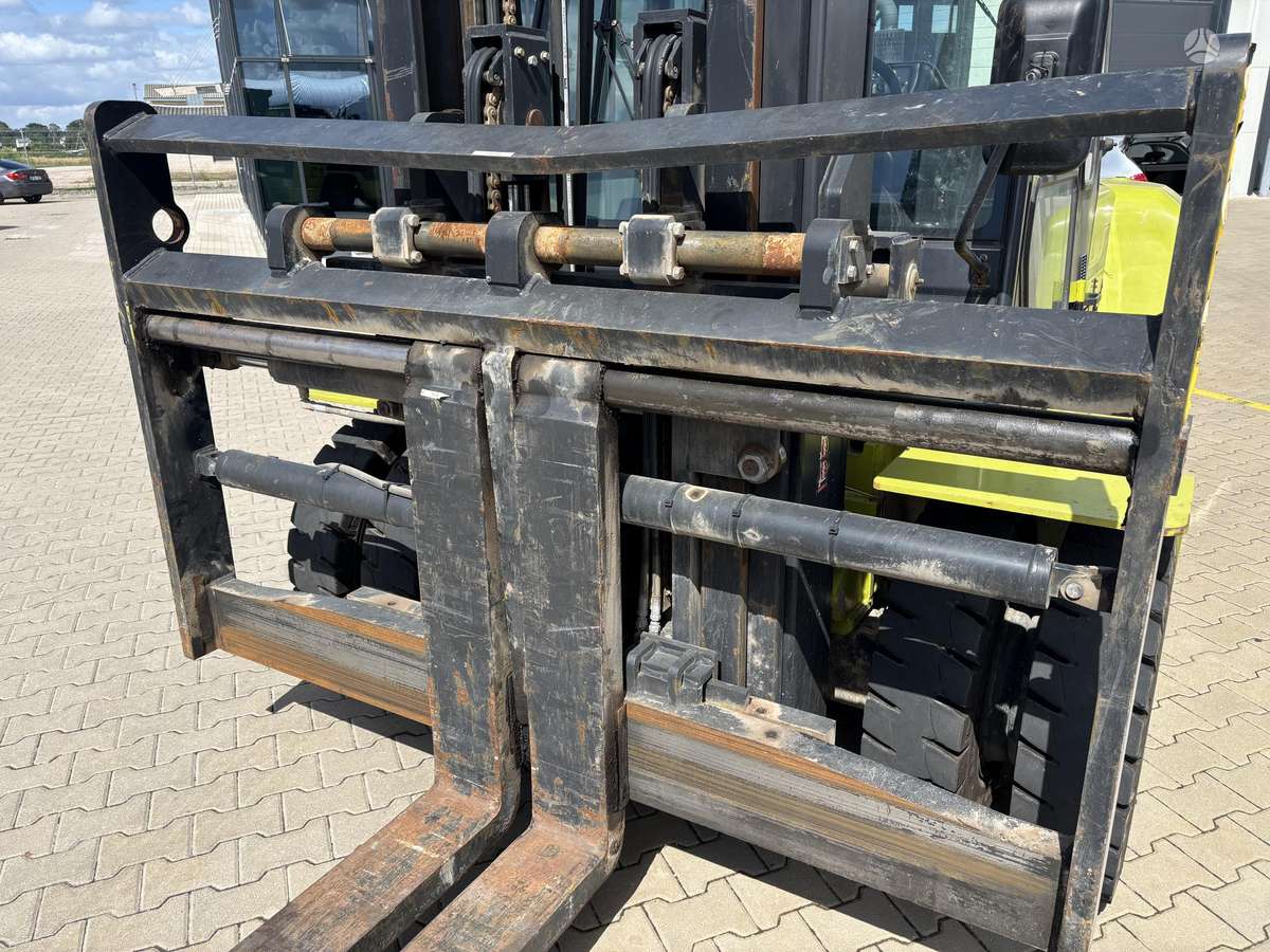 Clark C100, forklifts