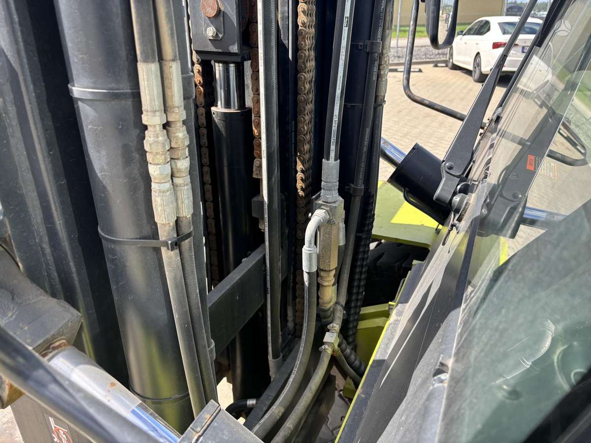 Clark C100, forklifts