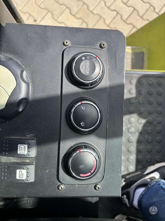 Clark C100, forklifts