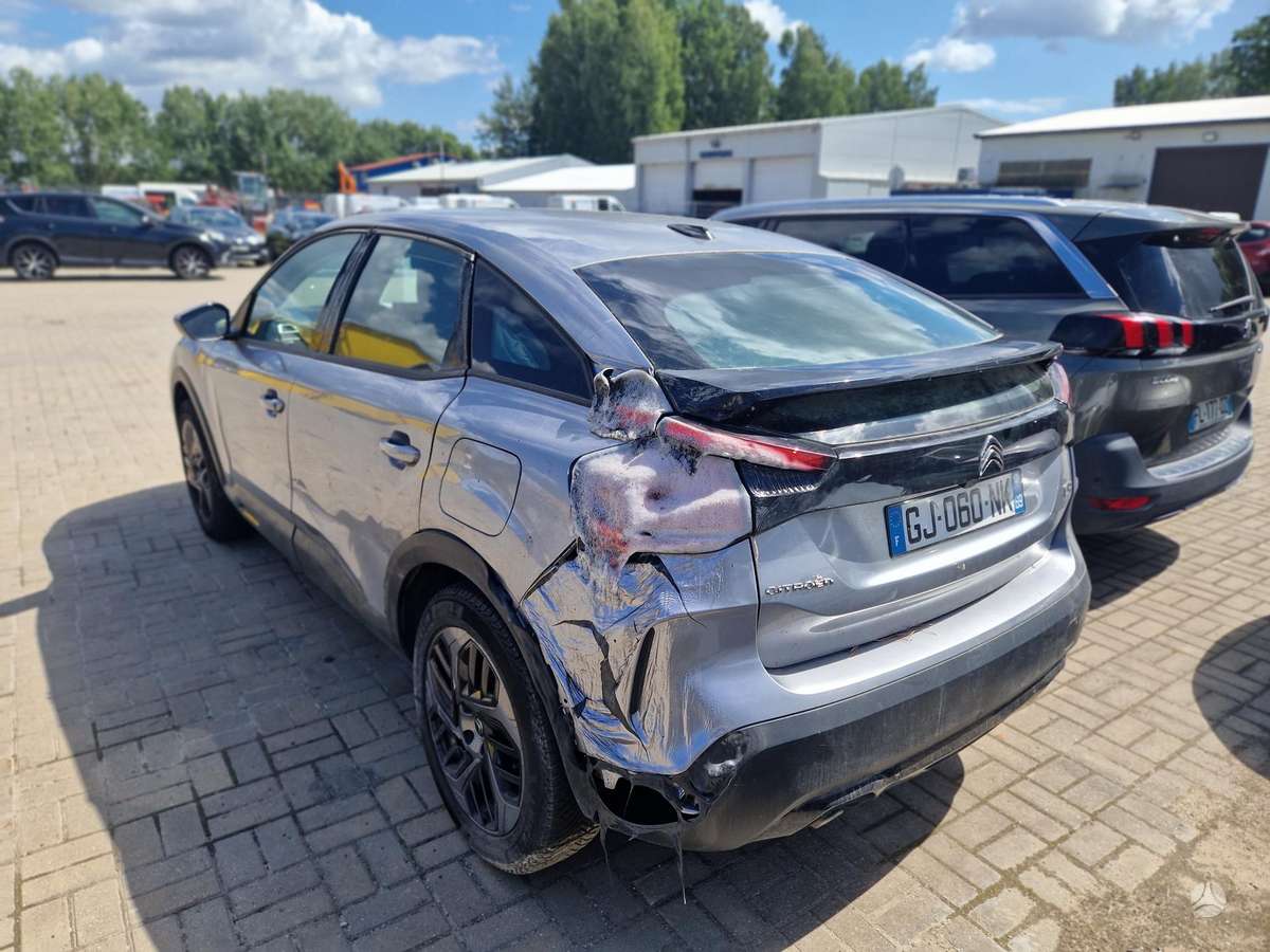 Citroen C4, 1.2 l., hatchback