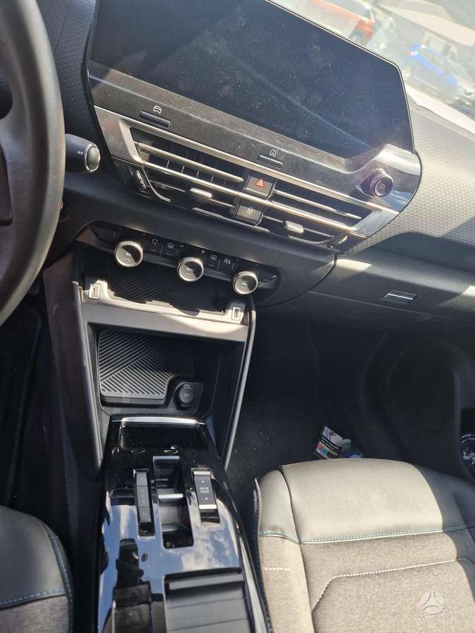 Citroen C4, 1.2 l., hatchback