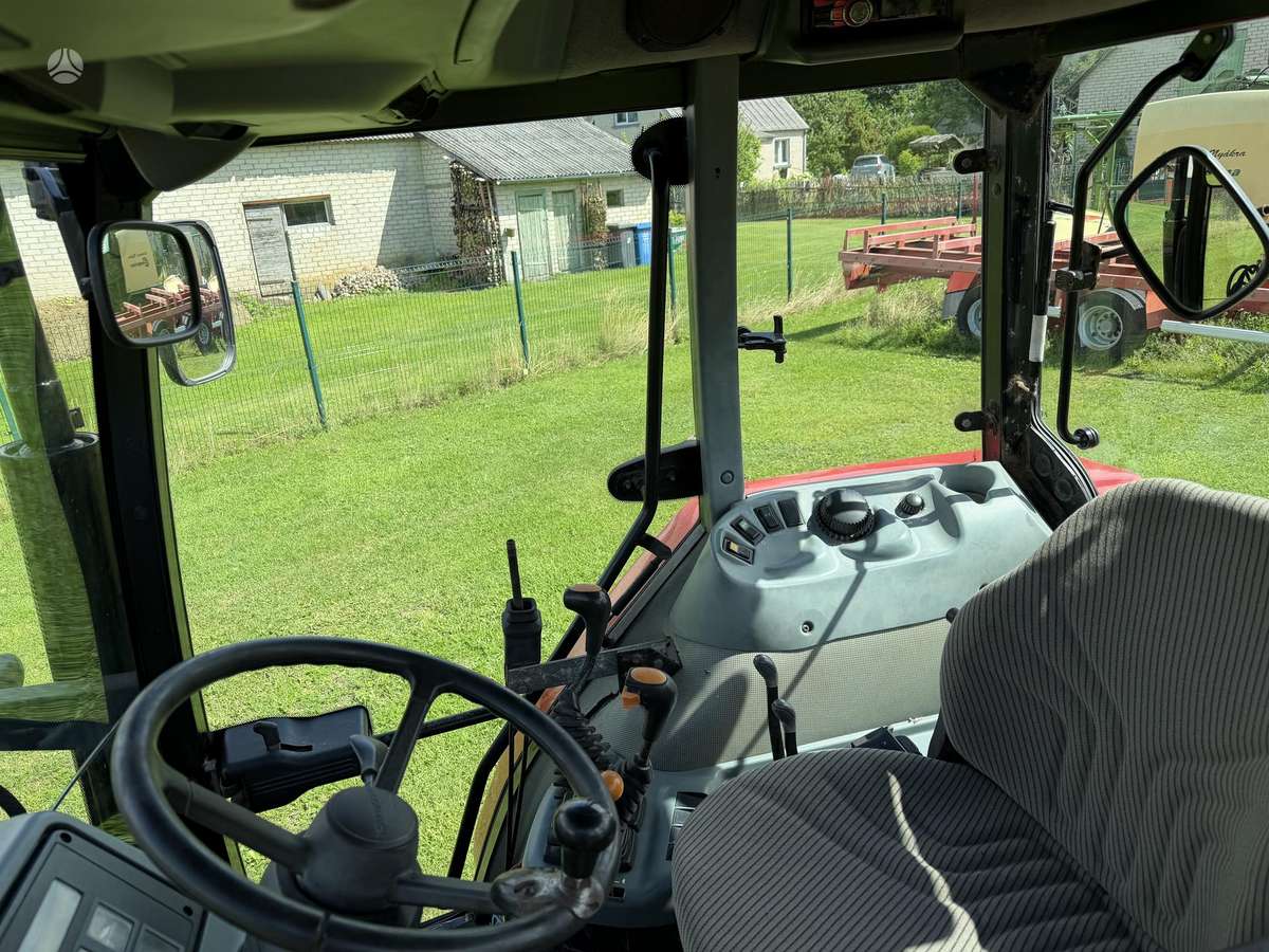 Case-IH C100, traktori