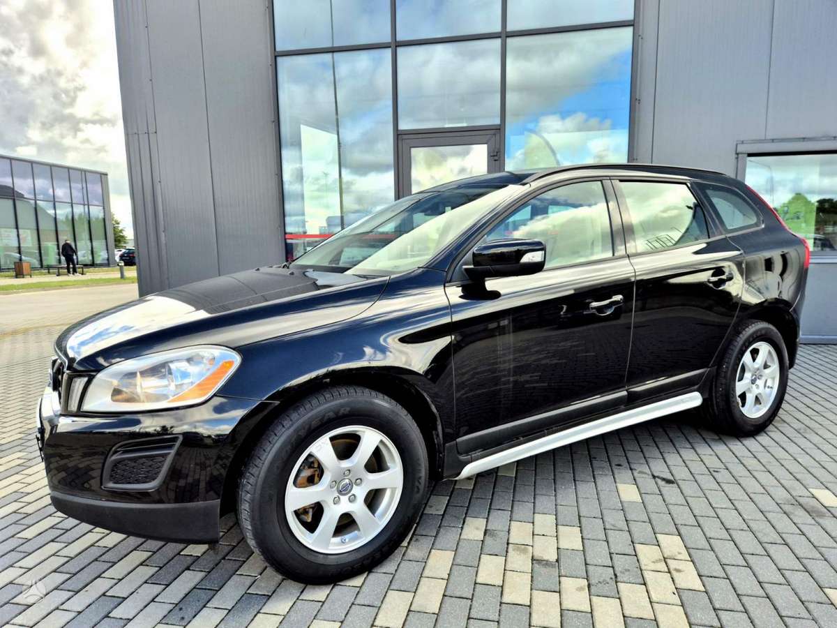 Volvo XC60, 3.2 l., off-road / crossover
