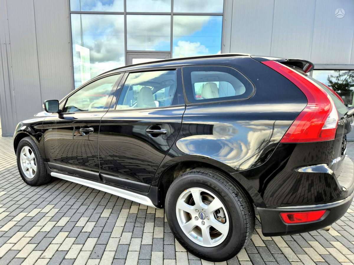 Volvo XC60, 3.2 l., off-road / crossover