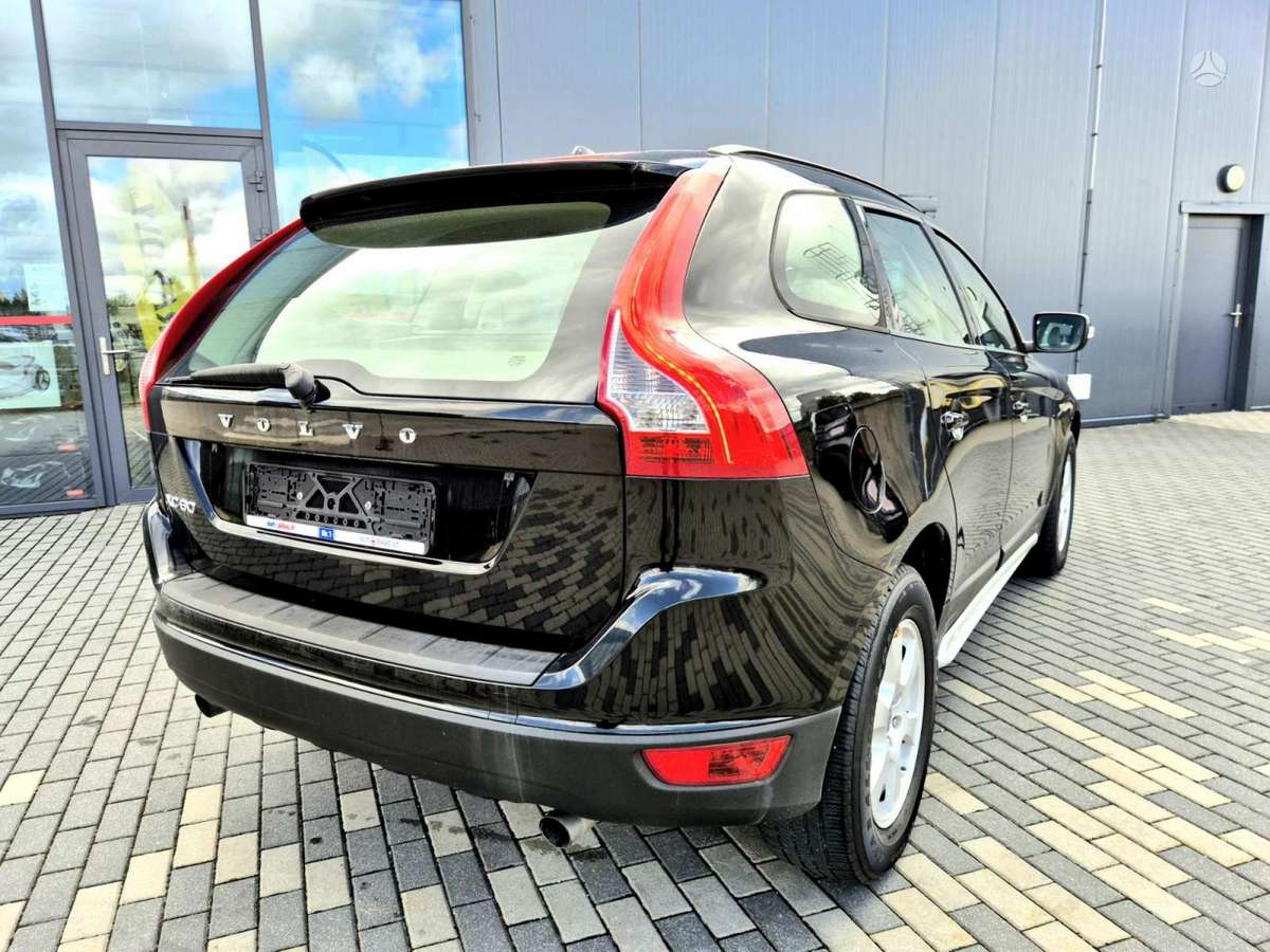 Volvo XC60, 3.2 l., off-road / crossover