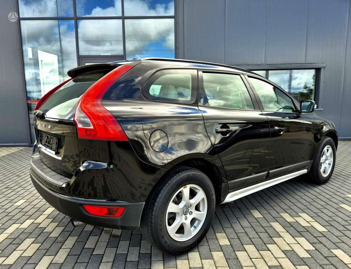 Volvo XC60, 3.2 l., off-road / crossover