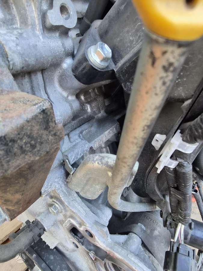 Toyota C-HR variklio detalės