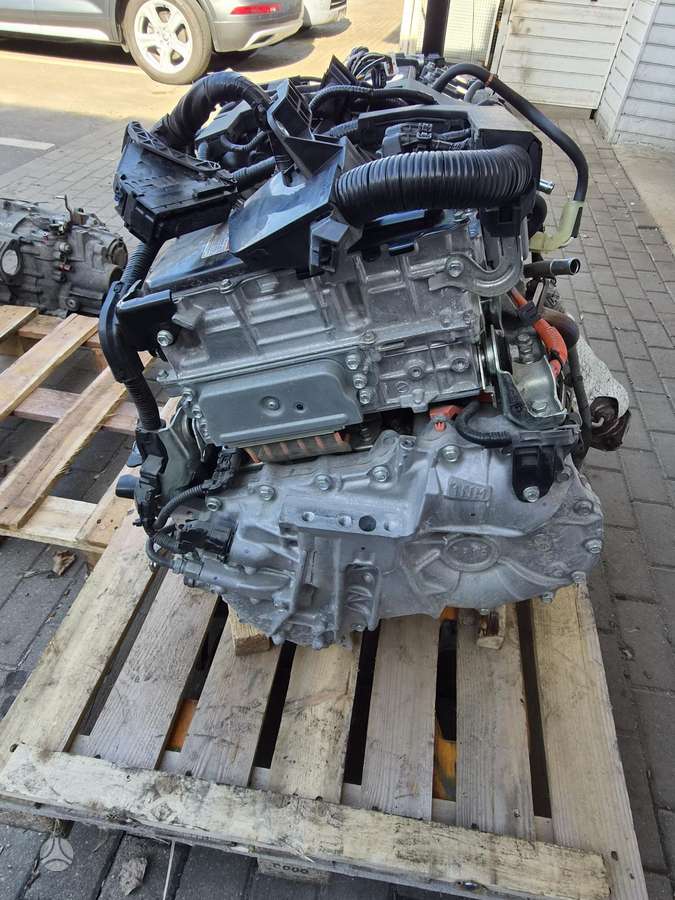 Toyota C-HR variklio detalės